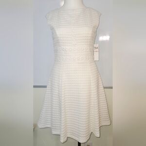 London Times 12 Lined White Sleevless Dress